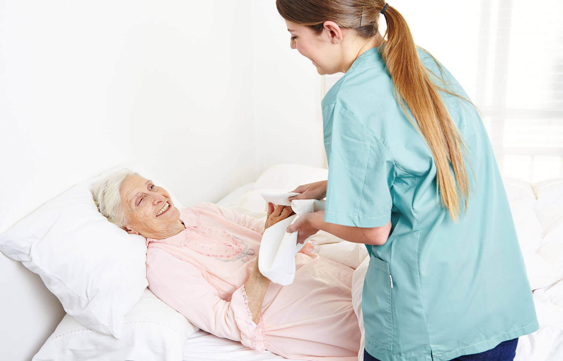 Большинство приказов по уходу за престарелыми носят легкий характер, но есть и более серьезные случаи среди тех, кто находится под опекой, таких как прикованные к постели пациенты